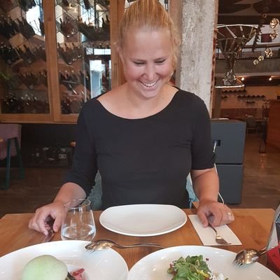 Ilona | 30+ | Foodie | Wijnliefhebber | Bitterballen |  BGE | Moestuin | Verzamelt kookboeken | Hardlopen | Yoga | HSP | Pelgrim