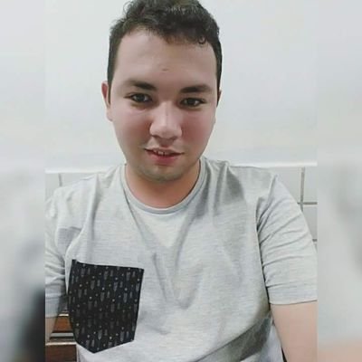 Enquanto uns perdem o tempo falando da minha vida, eu vivo ela de boa, e foda-se os que me criticam. 👊💥😉