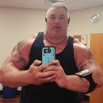 greatgiff's profile picture. father of five digs 80s hairbands sports and video games with entirely too much time on my hands to solve real world problems like sasquatching the ufos 👾