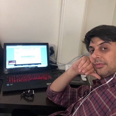 برنامه نویس بودم با کمودور ۶۴ الان شدم برنامه نویس با دات نت عاشق برنامه نویسی و وب و فوتبال ولی از همه اینا مهمتر تدریس مدیر محصول سامانه سماصط