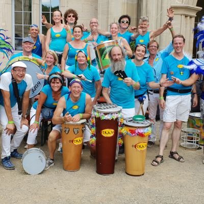 Een stukje Braziliaans temperament uit Nijmegen, dat is 
Outra Vez! Met een kleine 30 leden op diverse (percussie) instrumenten maken wij er een feest van!