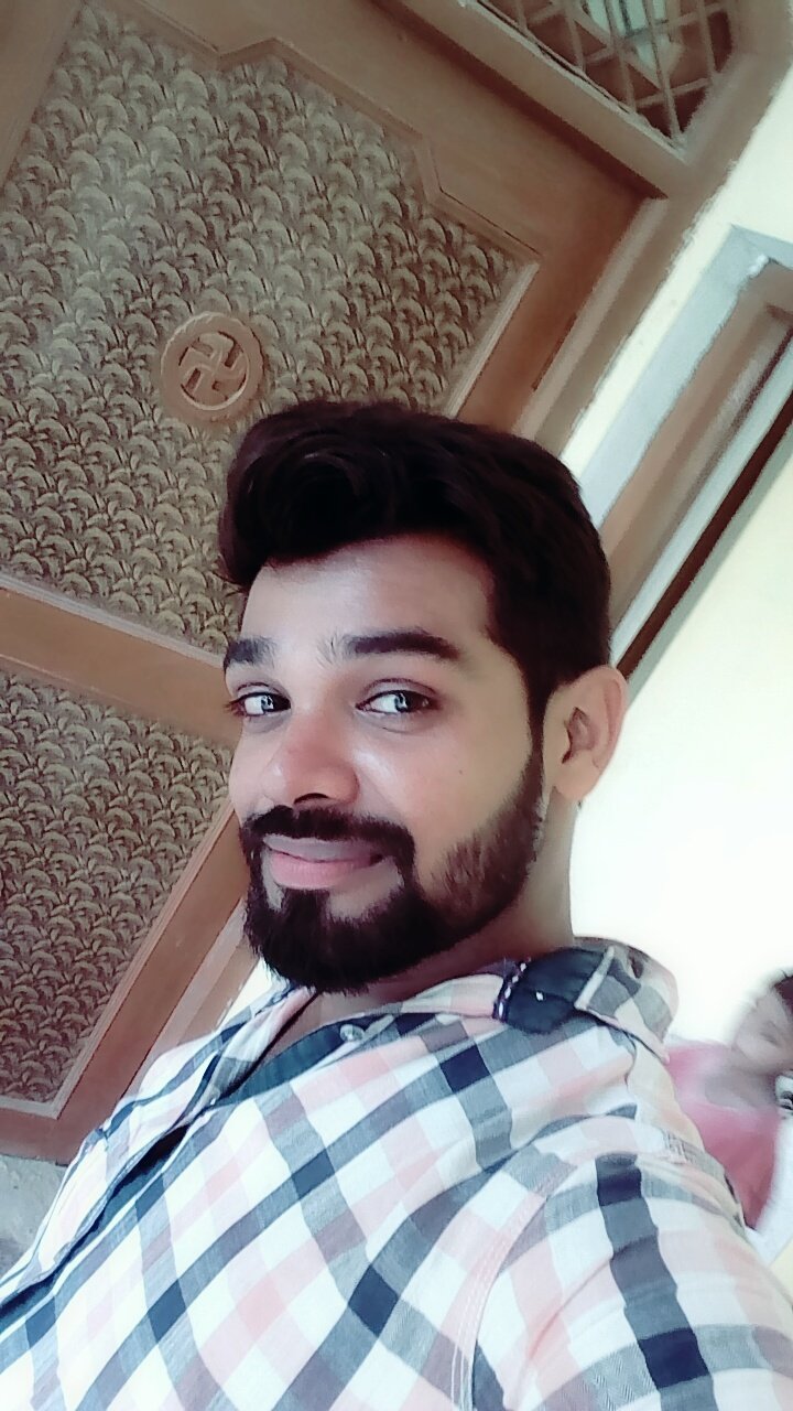 जेवर और तेवर संभाल कर रखने की चीज है,
यूँ बात-बात पर किसी को दिखाए नहीं जाते l