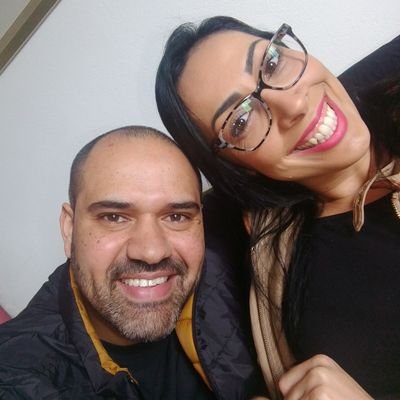 A vida é uma peça de teatro que não permite ensaios. Por isso, viva intensamente, antes que a cortina se feche e a peça termine sem aplausos.