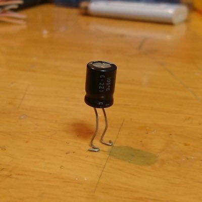 hitsuzinone's profile picture. 室外機上のサボテン