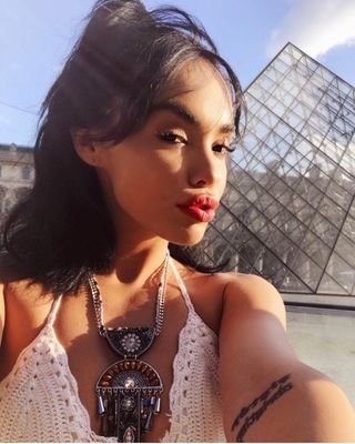 Am a friendly gentle lady who like to love people like to listen to music and sport