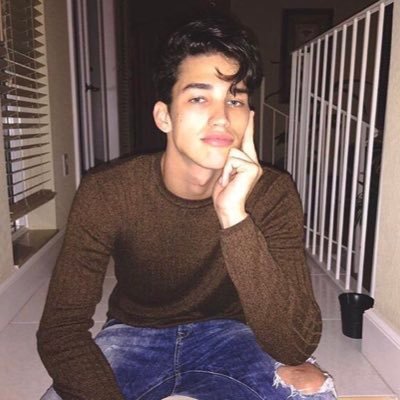 eIiottrpgs's profile picture. 