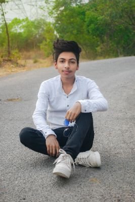 Karanrathoreee's profile picture. Sports lover⚽🏏
interested in gadget📱
passionate about photography 📷
Edit photos as hobby🖌️