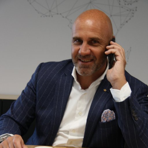 Managing Director @EquinixCH
Enthusiast of #cloud, #interconnection, #colocation, #bigdata, #siliconvalley, #digital, #culture, #ecosystem, #blockchain