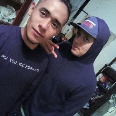 Una voz a lo lejos murmura no me abandones, si el diablo dice al ángel te amo aunque me cuestiones. 👼❤👿