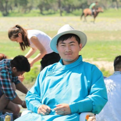 Би уг нь хуулиар төгссийн тэгэхдээ одоо хотын захирагч болох бодолтой байгаа. хаха
