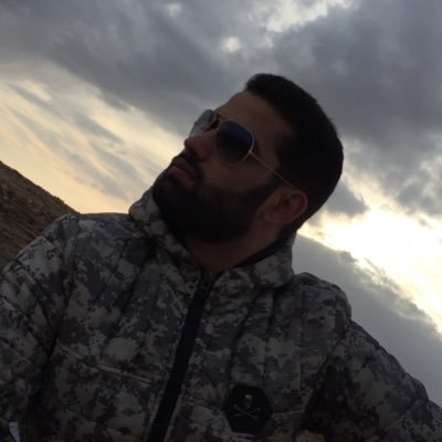 اگر از سرهایمان كوه ها بسازند در كتاب های تاریخ نخواهند خواند امام خامنه ای تنها ماند.