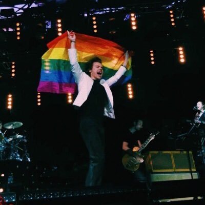 Obsessed with Harry. Oh, and I am larry trash