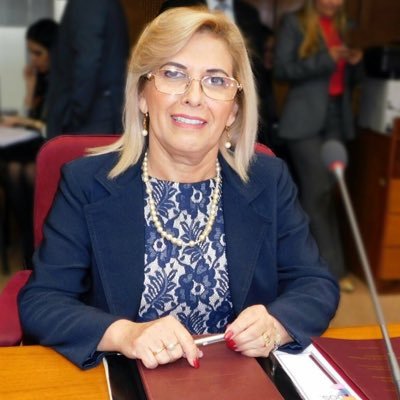 Senadora de la Nación por el PLRA (2018-2023) Amante de la Democracia. Esposa. Madre. Docente. Comprometida con su pueblo.
