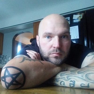 Recovering hard drinker for 15 years spreading the message of sobriety to anyone who will listen. #ptsd #fuckalcohol #wedorecover #fosterkid