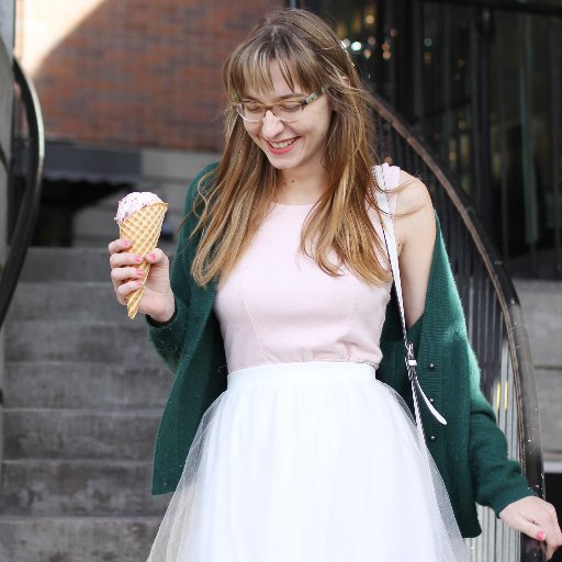 MakenaGadient's profile picture. visual artist