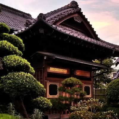 上野から京成本線で20分、葛飾区お花茶屋の森谷邸はお好きな時間でご利用可能なレンタルスペースです。写真や動画撮影に最適な宮造りのお屋敷です🗻⛩