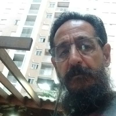 Profissional de Comunicacao Corporativa...família acima de tudo e nas horas de lazer: cultivo de orquídeas, gastronomia e muito rock and roll!