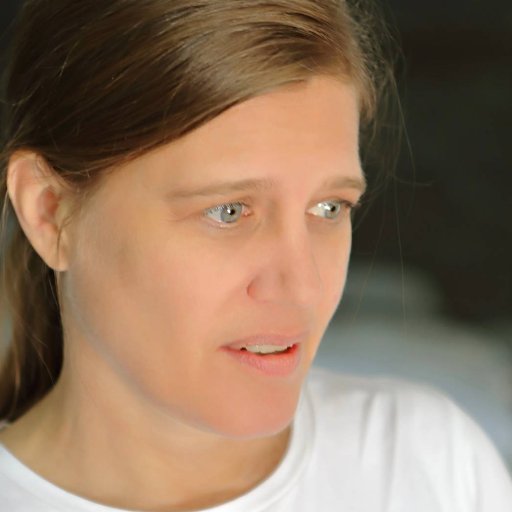 madre, defensora de los derechos de la mujer, amante del café
