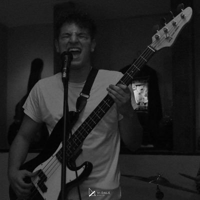 Napoletano ✌🏻
/
Bassista 🎸
/
Ascolta i nuovi pezzi sul mio canale youtube.