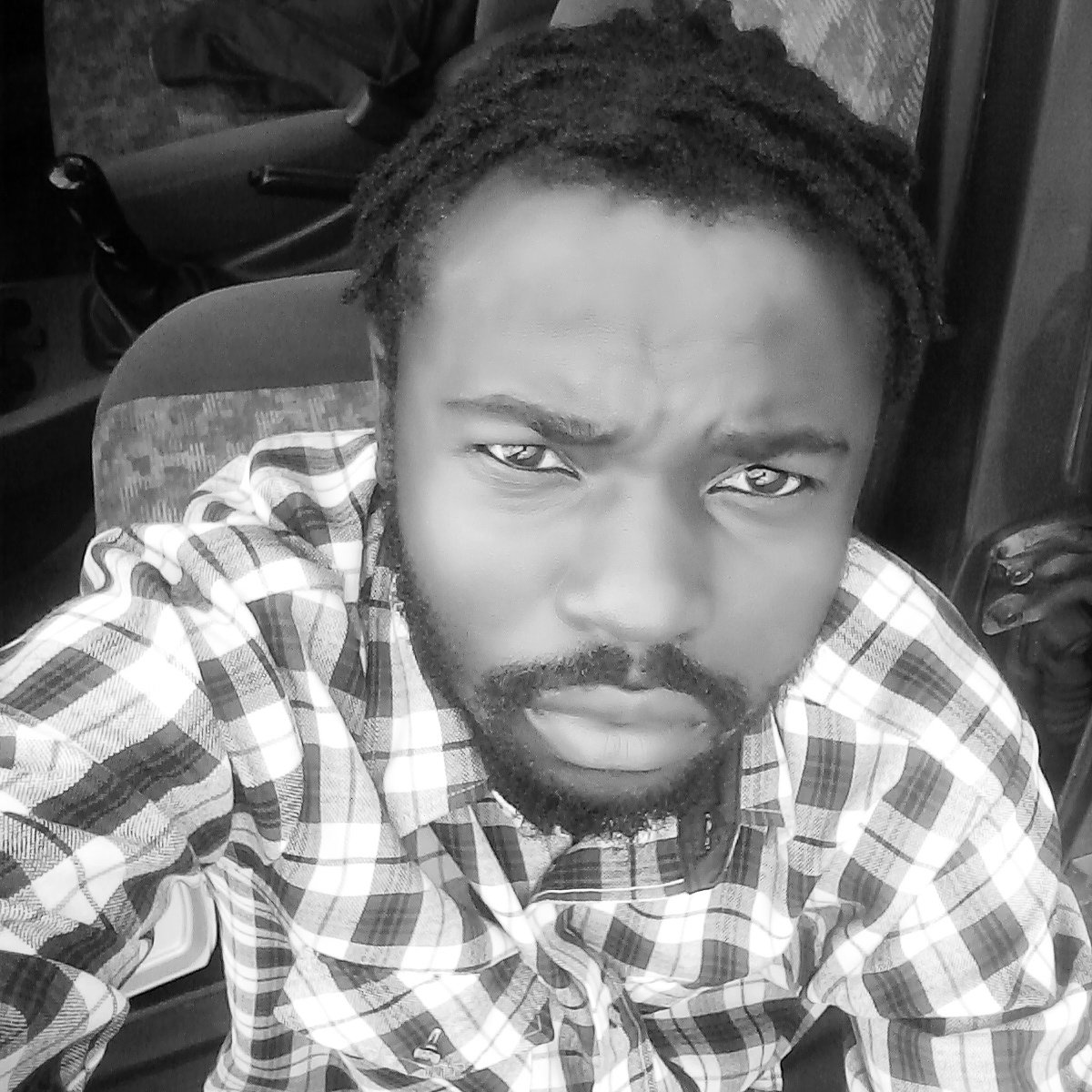 Addmorechikwir1's profile picture. Red