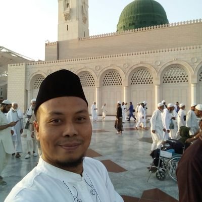 Manusia yang baik adalah manusia yang memberikan manfaat bagi sesama.