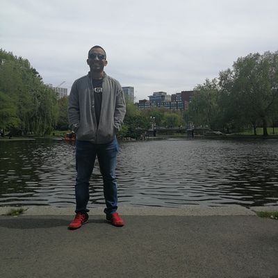 Ingeniero Electromecanico, 38, box, BJJ, roots, rock en español,Coldplay,Incubus,la buena musica en vivo y admiro el buen talento nacional.