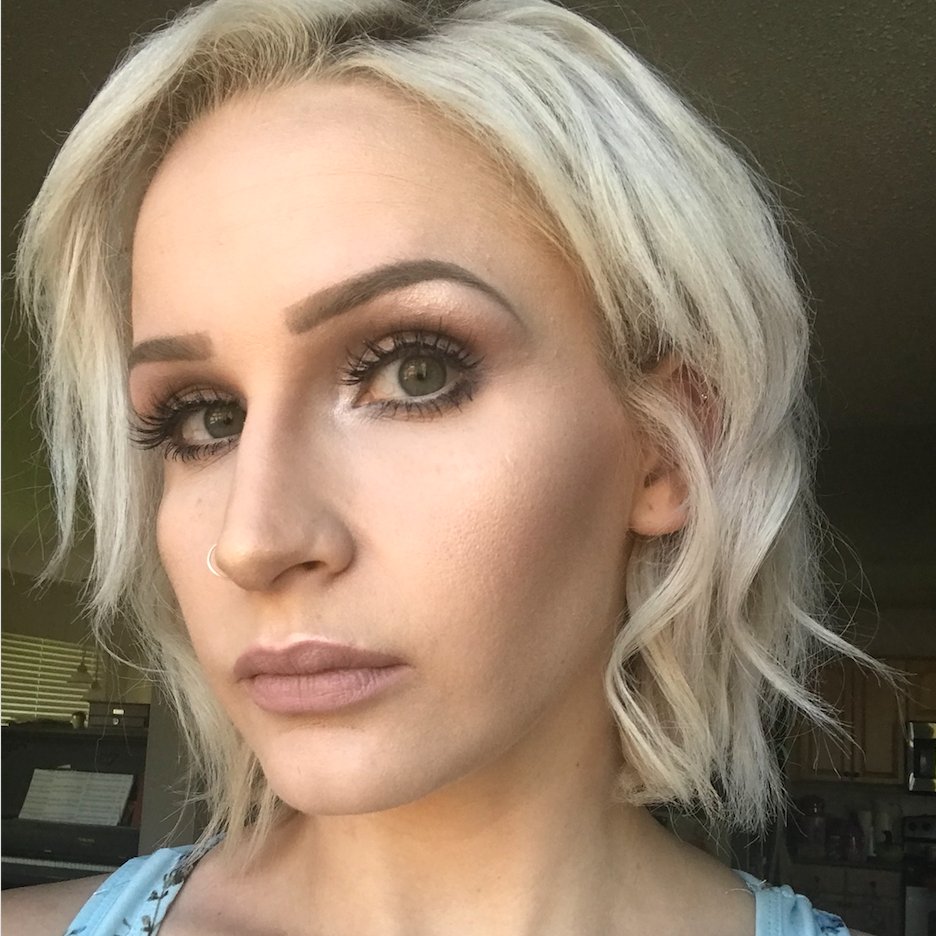 #MUA #CatMom lover of my #redbone #beautyblogger #makeupobsession my entire life.