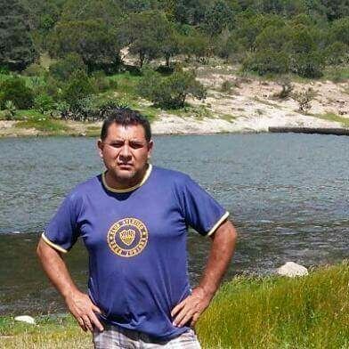 chemamoralesp's profile picture. Vivir no es sólo existir,
sino existir y crear, 
saber gozar y sufrir 
y no dormir sin soñar. 
Descansar, es empezar a morir.