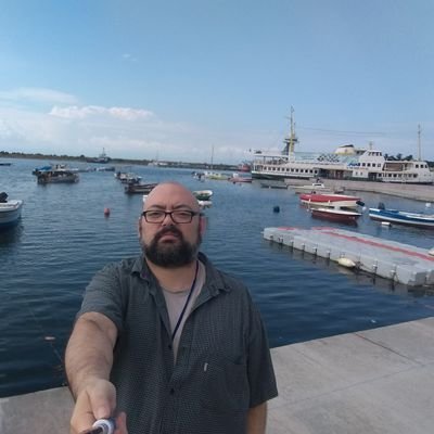 Estudiante de edición y bibliotecología de la UBA.
inglés y algo de turco