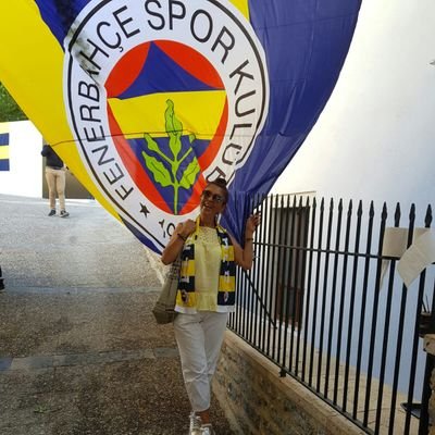 Milliyet Sabah gazetelerinde calisti..simdi Bodrum da emekliyor..Fenerbahçe yaşam şekli