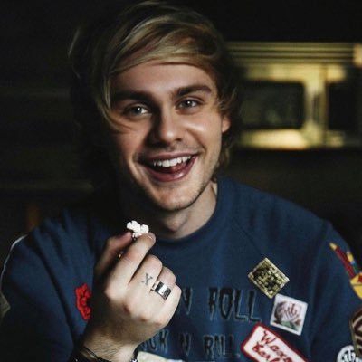 cmichaeluwu's profile picture. big uwu energy