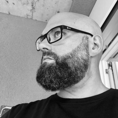 privat: ein basler mit viel humor, apple geek, hobby fotographer, GRist, cigar/rum/whisky aficionado job: bei ISC-EJPD (Servant Leader) @dude@metalverse.social