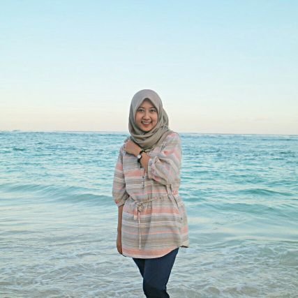 triakartika_'s profile picture. •A Girl Who Are Enthusiastic About Food and Traveling•