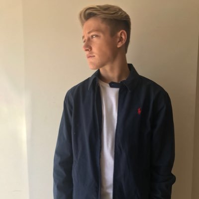 16 year old trying to get into the modelling world 🎖