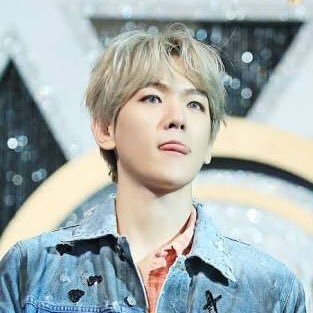ไม่รู้จะชื่ออะไร ชื่ออ้วนล่ะกันคับ เป็นเคะที่ชอบกิน พูดมาก เป็นบ้า หยาบคายบ้าง (หื่นบ้าง?) แต่เท่าที่รู้คือ