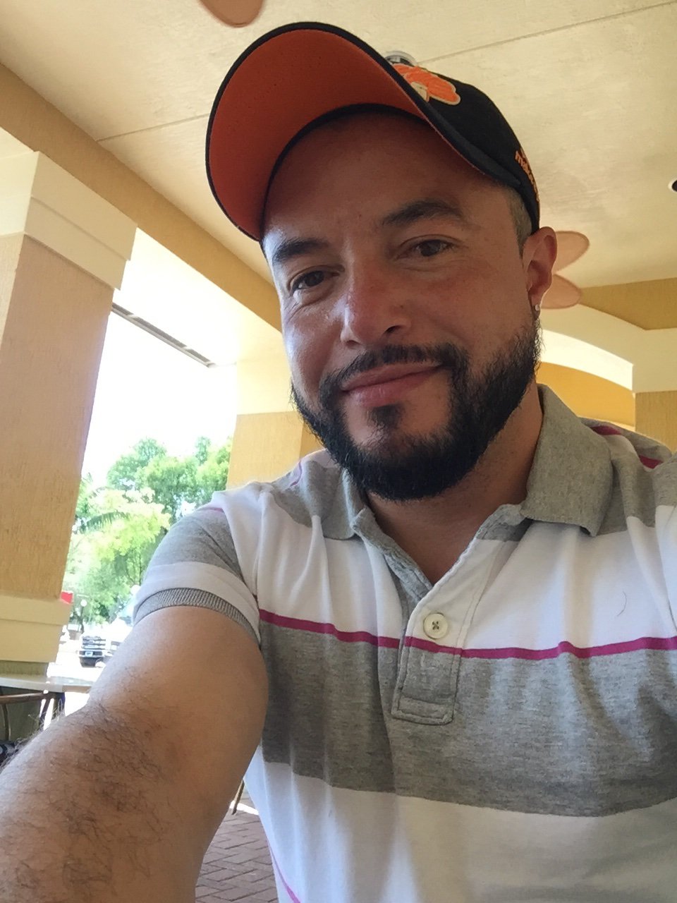 Delicioso48's profile picture. Hola Soy Colombiano, hombre maduro 51 años vivo en Bogota !! Me gustan los hombres velludos!!! masculinos , mayores de edad, si tienes más de 30  años mejor