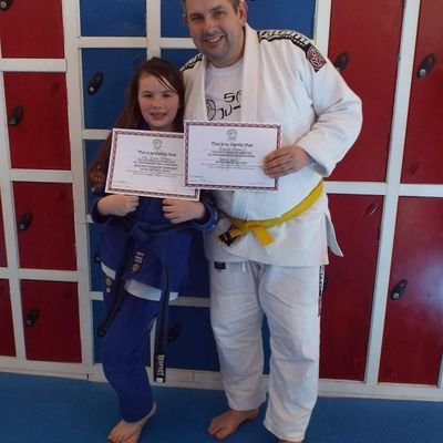 Proud dad of 2 kids and Jiu jitsu wannabe but knee broken.
