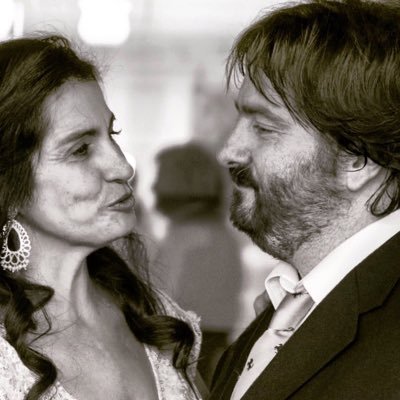 Lo único que me duele de morir,es que no sea de amor.GABO.