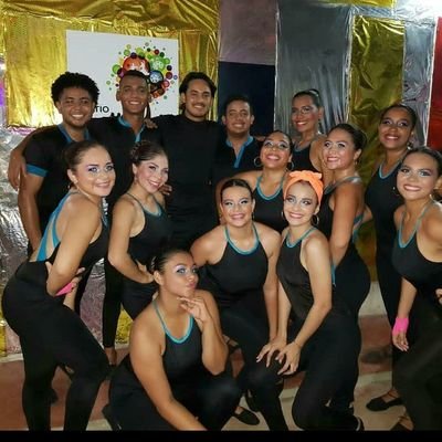 LuisKplata's profile picture. Envejeseras y quiero que a los nietos tu les cuentes, las historias de aquel hombre que te amó como un demente