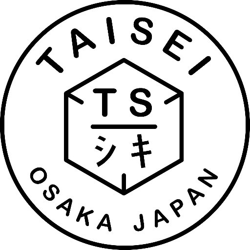 大成紙器製作所は、紙の道具「紙器具」を提案するブランドです。「紙器具」とは、紙が私たちの暮らしに寄り添う道具と考え、「伝える・収める・設える」を理念とすることでつくられていく新しい日用品です。
- -
SIKIGU (“Shiki-gu” translates to ‘Paper-Tools’ in Japanese