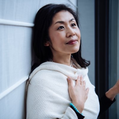 Shiatsu Sensei. Bodymind Lecturer. Creator of AIR BEAUTIFUL, a luxury travel holistics brand. Director of Manhattan Shiatsu Clinic.