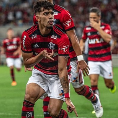 Atleta profissional do Clube de Regatas do Flamengo ⚽