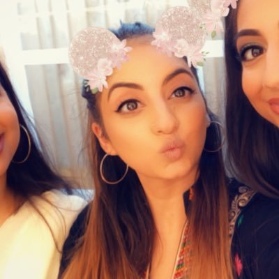 LaLa Ahmad on Twitter: "Since becoming a mom messy hair and sweats is