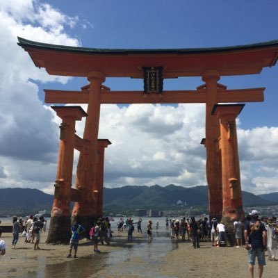 神社、お寺は、ちょこちょこ行ってましたが、御朱印の旅 2018.6より御朱印集め始めました。 基本、車で行ける範囲 [北海道･九州以外] 限定御朱印等あれば教えてください。 北海道、九州は、いつか飛行機で… 無言でもフォローokです。 そして、勝手にフォローします！