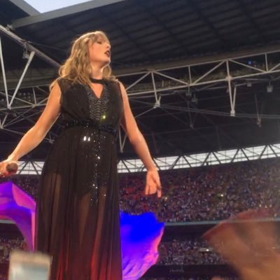 19, England 🇬🇧 . Supporting and loving Taylor since 2009! 24/06/15 ✨ 29/08/15✨ 08/06/18 ✨ 22/06/18✨ 23/06/18 ✨