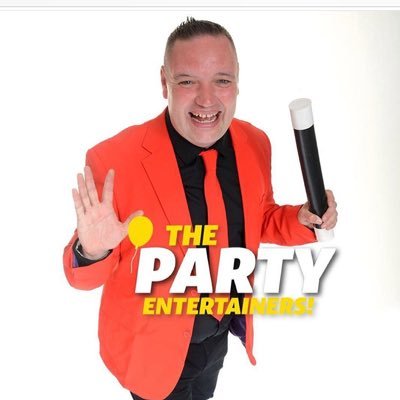 I’m a Children’s and family entertainer based in Essex and covering the South East. I perform at Birthday Parties and Events.