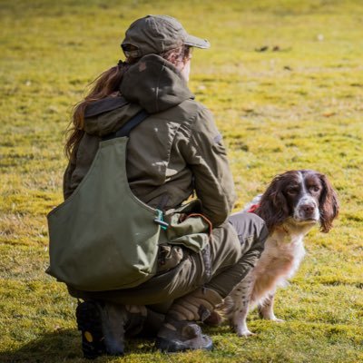 Hannah specialises in pet gundog training and training for the field. Hannah is an Accredited Pet Gundog Instructor.