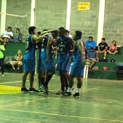 Maestro de Educación Física Amateur #VolleyballPlayer Amateur #FutbolsoccerPlayer #Amante Veo las nubes, estrellas, la luna, el amanecer y caer el #crepusculo
