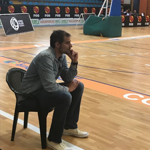 Exjugador de baloncesto y ex entrenador. Maestro…