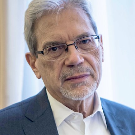 Professore di Economia Politica all’Università di Roma “La Sapienza”.
Già Ministro per la Coesione territoriale e il Mezzogiorno.